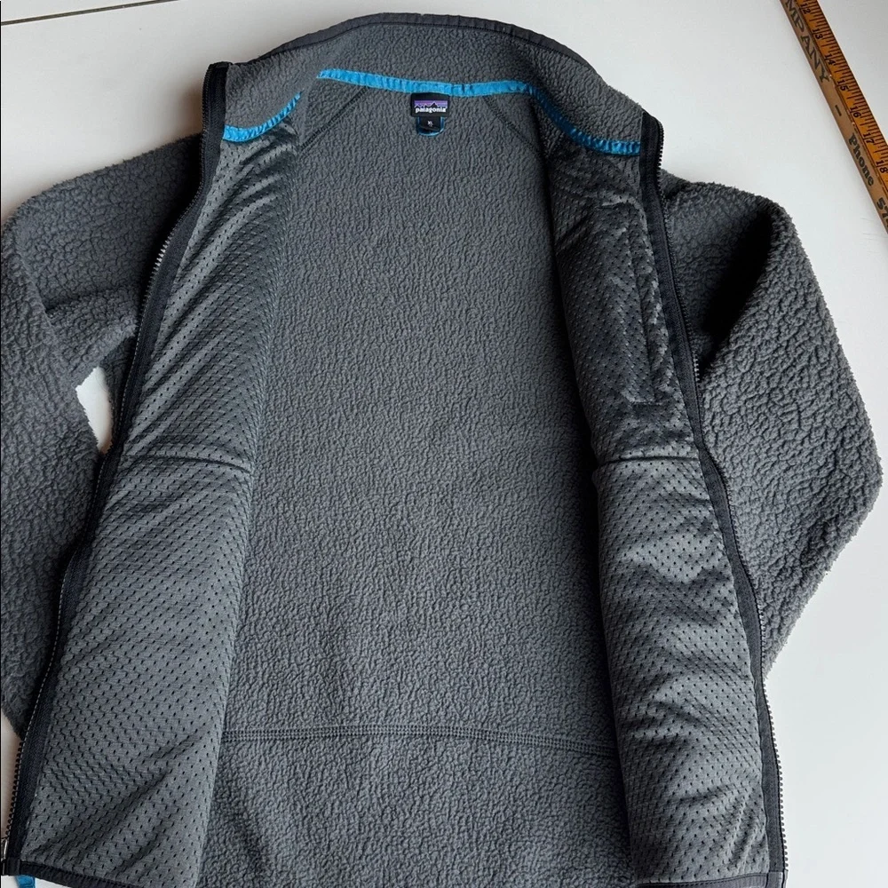 Patagonia kids Retro X Sherpa Fleece Jacket with Bright Blue Accents size XL